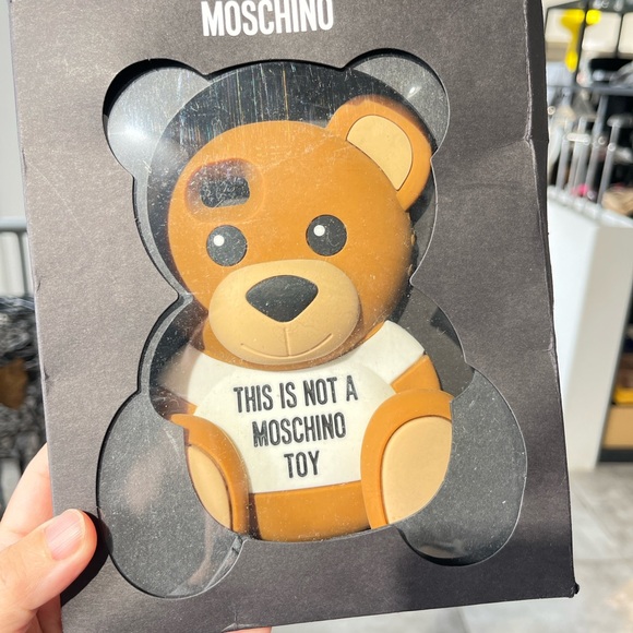Moschino IPhone 5/5S case or just for decoration NWT - Picture 4 of 5